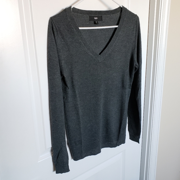 Mossimo Supply Co. Lightweight V-Neck Sweater - Picture 4 of 9